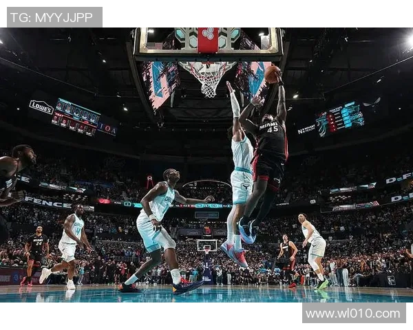2016年NBA季后赛黄蜂与热火第三场激战回顾与精彩瞬间分析 2016年NBA季后赛黄蜂与热火第三场激战回顾与精彩瞬间分析